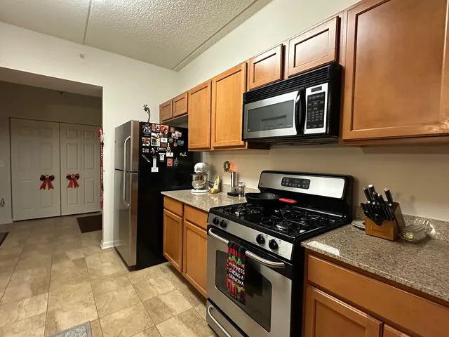 $2,650 | 6420 Double Eagle Drive, Unit 801, Woodridge, IL 60517