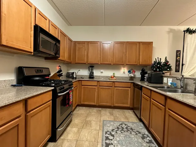 $2,650 | 6420 Double Eagle Drive, Unit 801, Woodridge, IL 60517