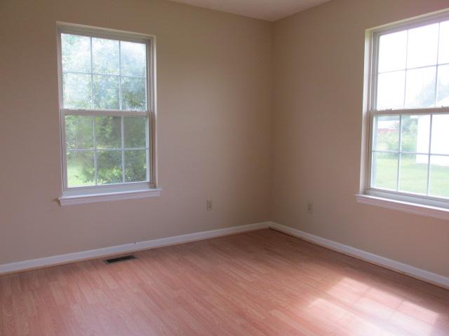 184 County Farm Road Manchester, TN 37355 - Photo 5 of 12 Master bed room. Look how light and fresh it looks.