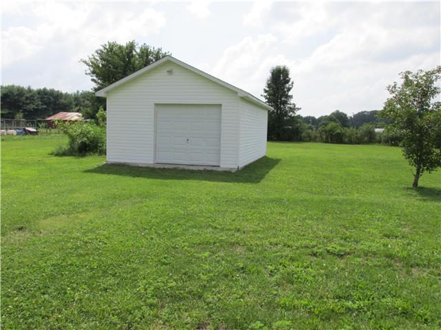 184 County Farm Road Manchester, TN 37355 - Photo 10 of 12 Nice shop. Would make any married man a great dog house.