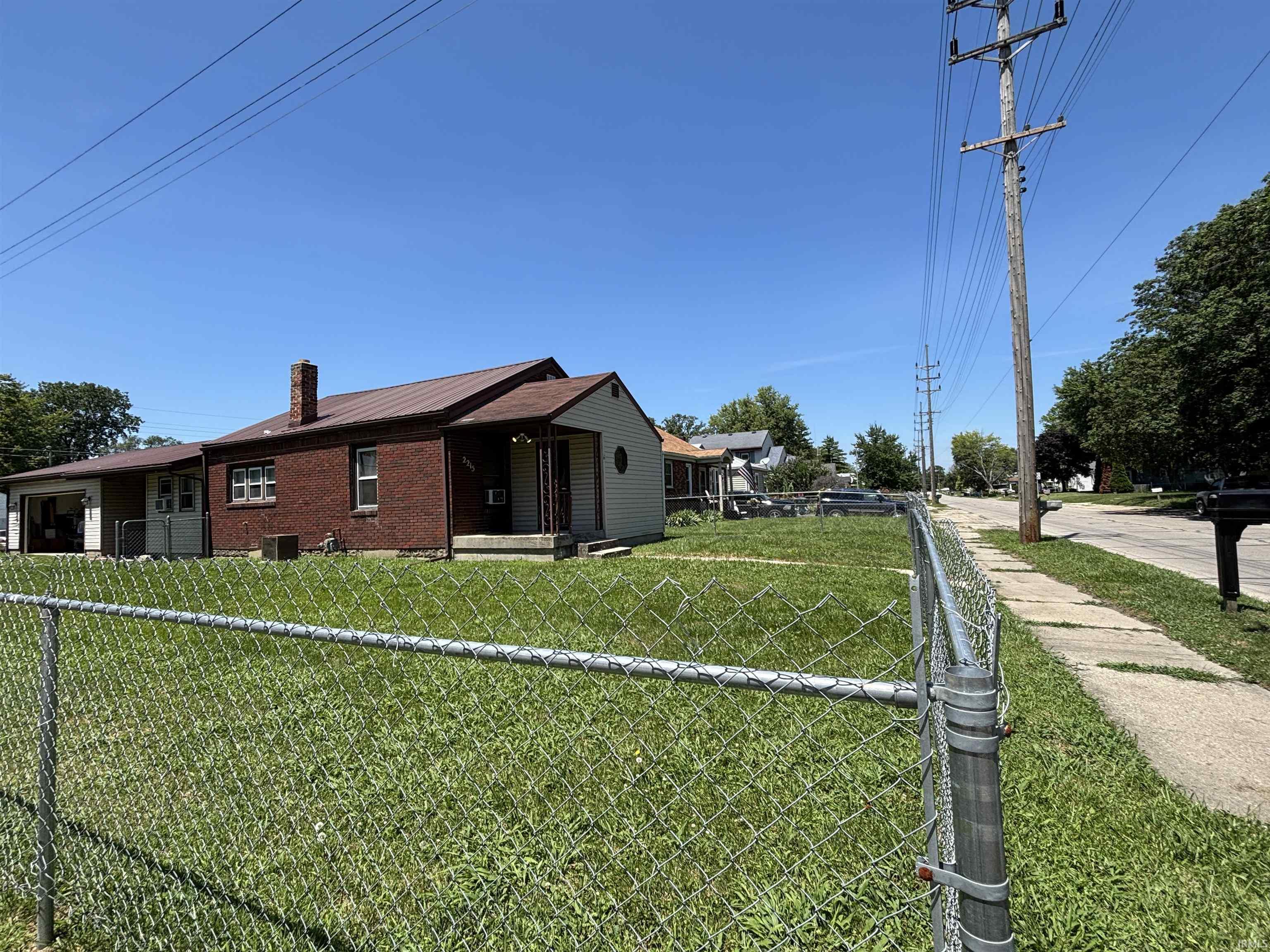 2215 South Hackley Street Muncie, IN 47302 - Photo 2 of 11
