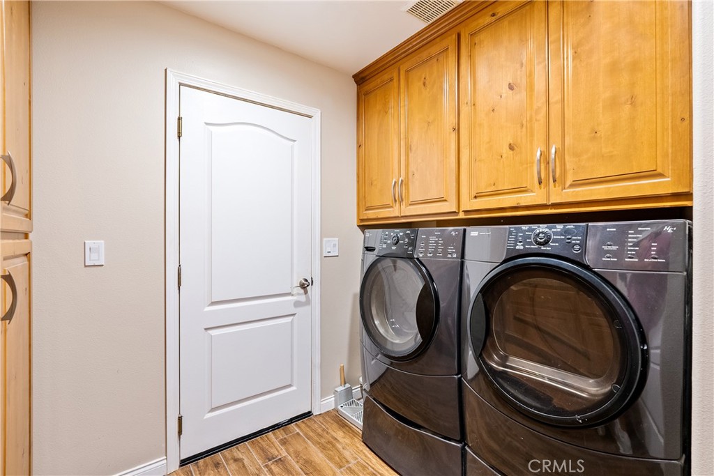 2255 Lothar Lane Templeton, CA 93465 - Photo 25 of 41 a utility room with dryer and washer