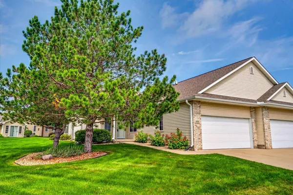 $384,900 | 604 Springbrook Circle, DeForest, WI 53532