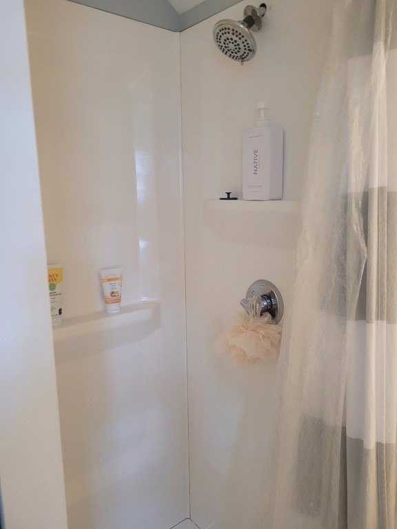 21 Thompson Road, Unit 21 Bourne, MA 02532 - Photo 14 of 24 a bathroom with a bathtub