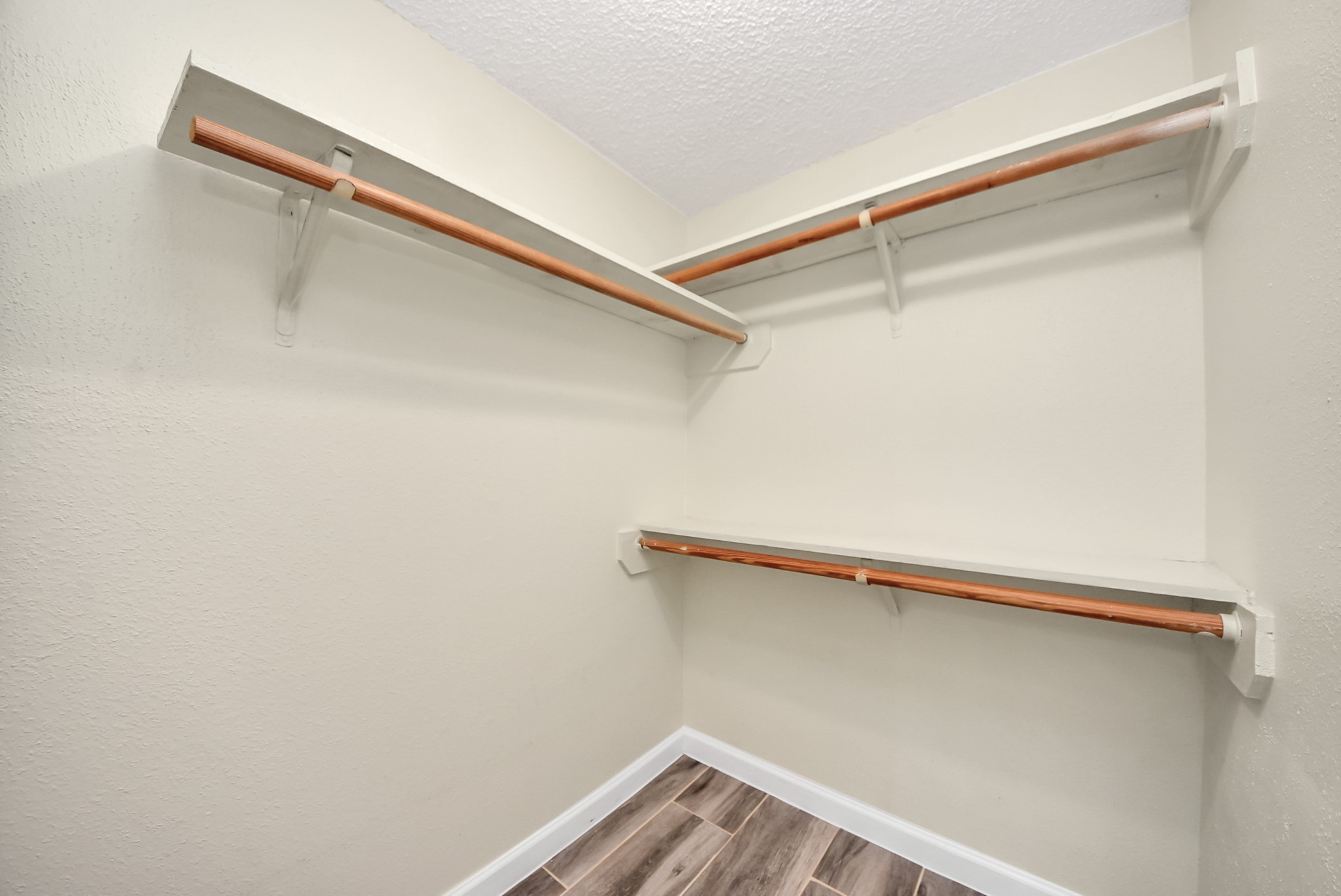 12232 Copper Tree Pvt Lane, Unit 122 Houston, TX 77035 - Photo 24 of 41 a view of a room with shelf