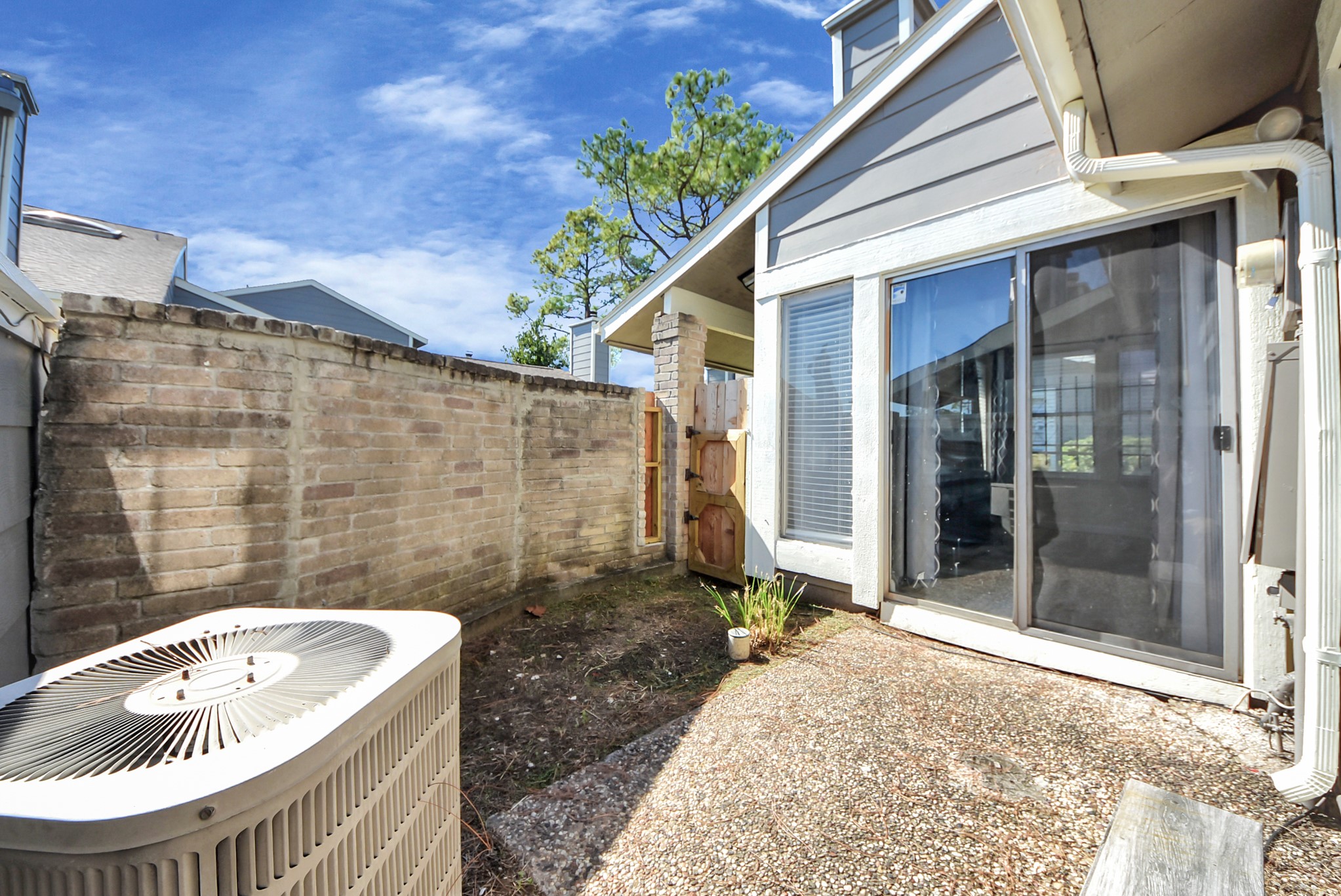 12232 Copper Tree Pvt Lane, Unit 122 Houston, TX 77035 - Photo 30 of 41 a bathroom with a tub shower and sink