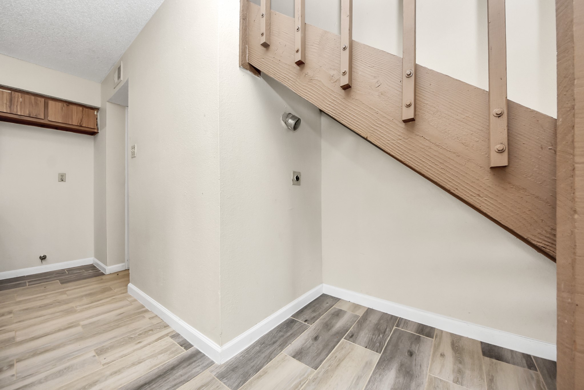 12232 Copper Tree Pvt Lane, Unit 122 Houston, TX 77035 - Photo 7 of 41 a view of a hallway with staircase