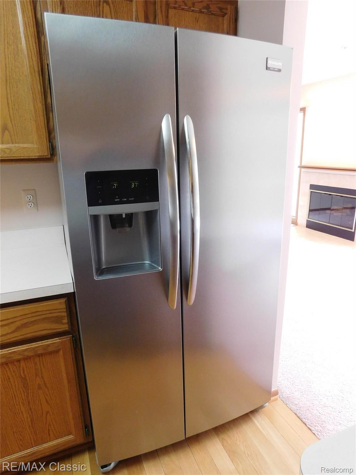21840 River Ridge Trail, Unit 104 Farmington, MI 48335 - Photo 14 of 35 STAINLESS STEEL REFRIGERATOR