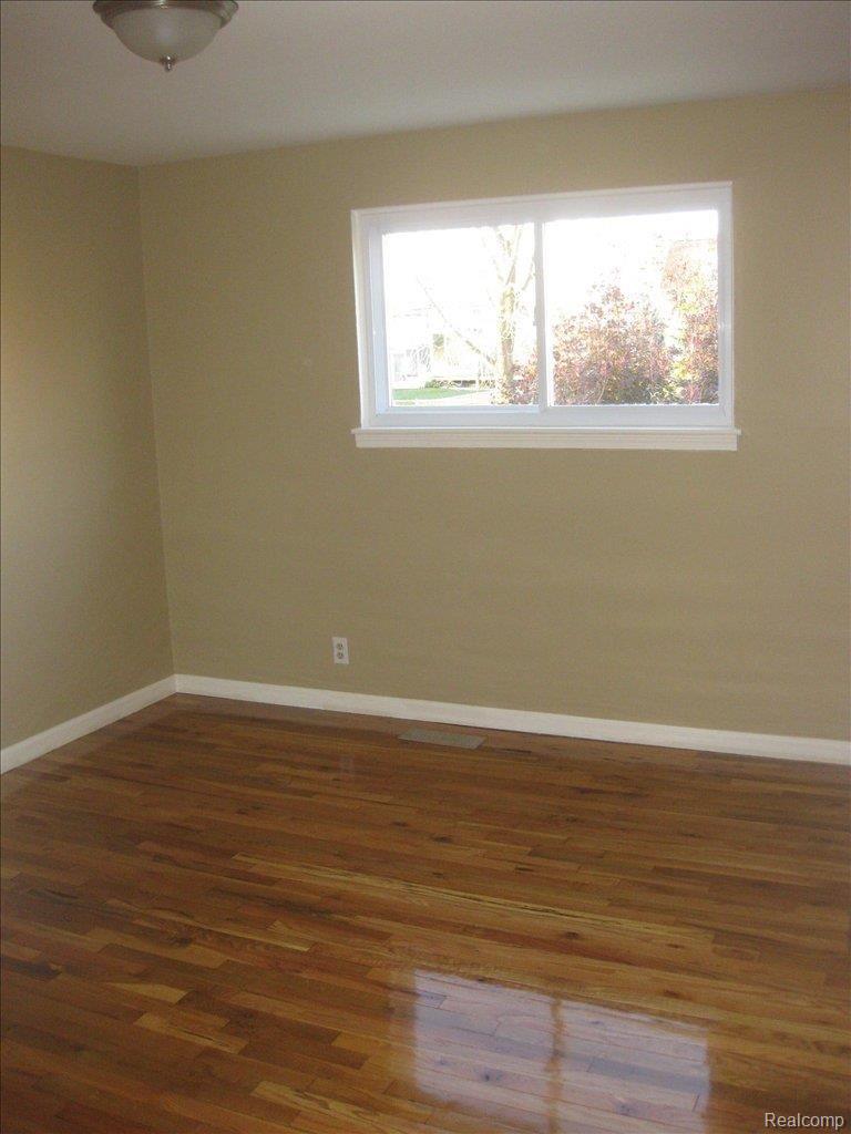 2121 Maplecrest Road Sterling Heights, MI 48310 - Photo 11 of 16 Pictures 079