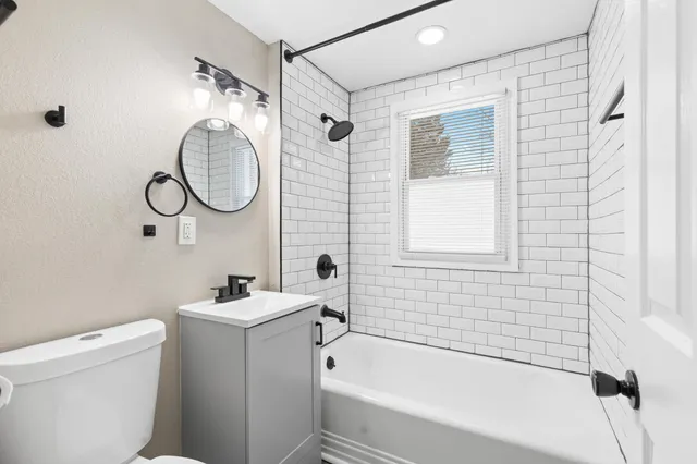 $2,200 | 4109 North 40th Street, Milwaukee, WI 53216