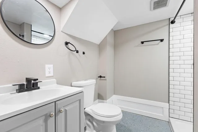 $2,200 | 4109 North 40th Street, Milwaukee, WI 53216