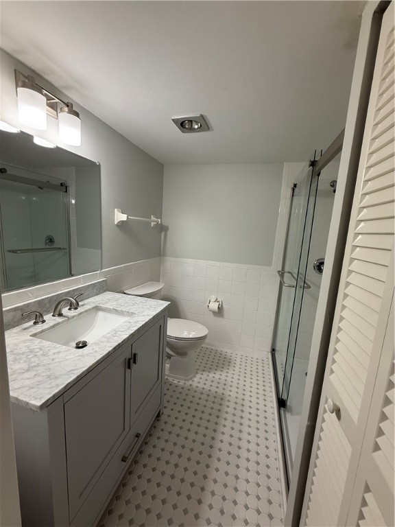 1100 Ponce De Leon Circle, Unit N208 Vero Beach, FL 32960 - Photo 13 of 16 a bathroom with a sink a toilet a mirror and shower