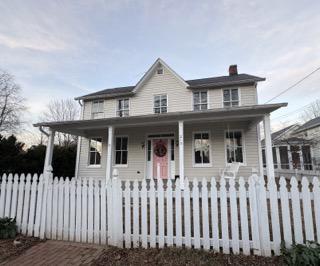 210 Cornwall Street Northwest Leesburg, VA 20176 - Photo 2 of 9 Welcome Home!
