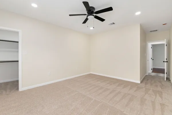 $2,500 | 102 East Val Verde Street, Brenham, TX 77833