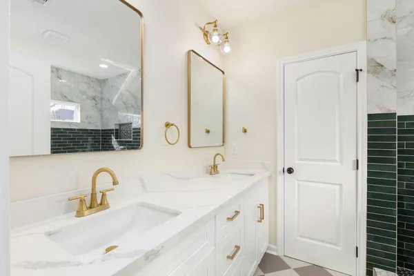 $2,500 | 102 East Val Verde Street, Brenham, TX 77833