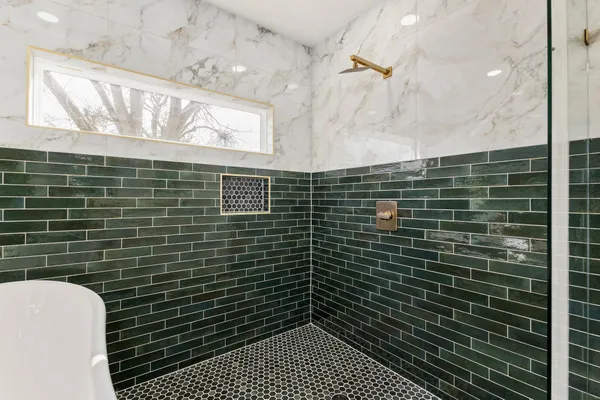 $2,500 | 102 East Val Verde Street, Brenham, TX 77833