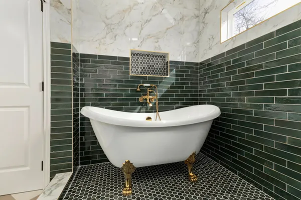 $2,500 | 102 East Val Verde Street, Brenham, TX 77833