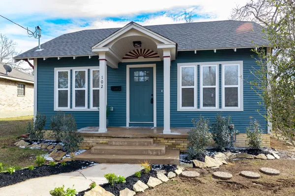 $2,500 | 102 East Val Verde Street, Brenham, TX 77833