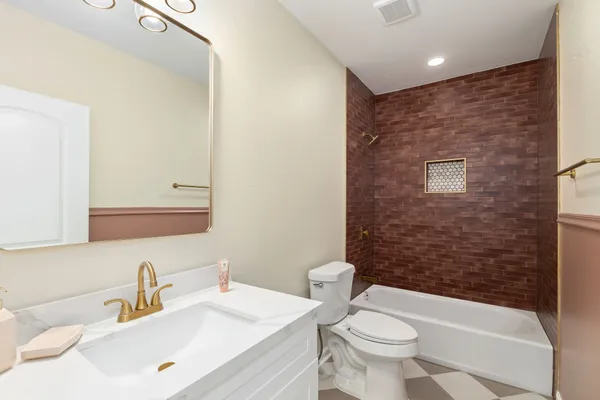 $2,500 | 102 East Val Verde Street, Brenham, TX 77833