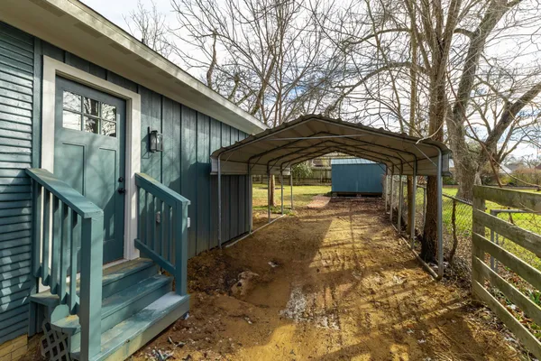 $2,500 | 102 East Val Verde Street, Brenham, TX 77833
