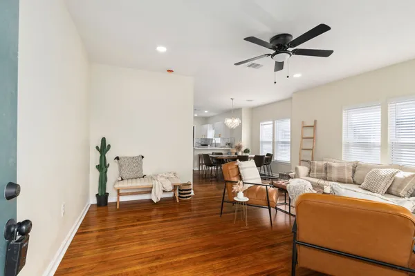 $2,500 | 102 East Val Verde Street, Brenham, TX 77833