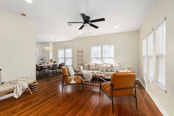 $2,500 | 102 East Val Verde Street, Brenham, TX 77833