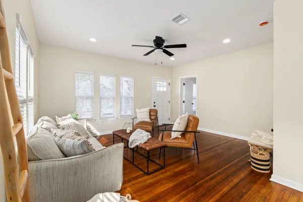 $2,500 | 102 East Val Verde Street, Brenham, TX 77833