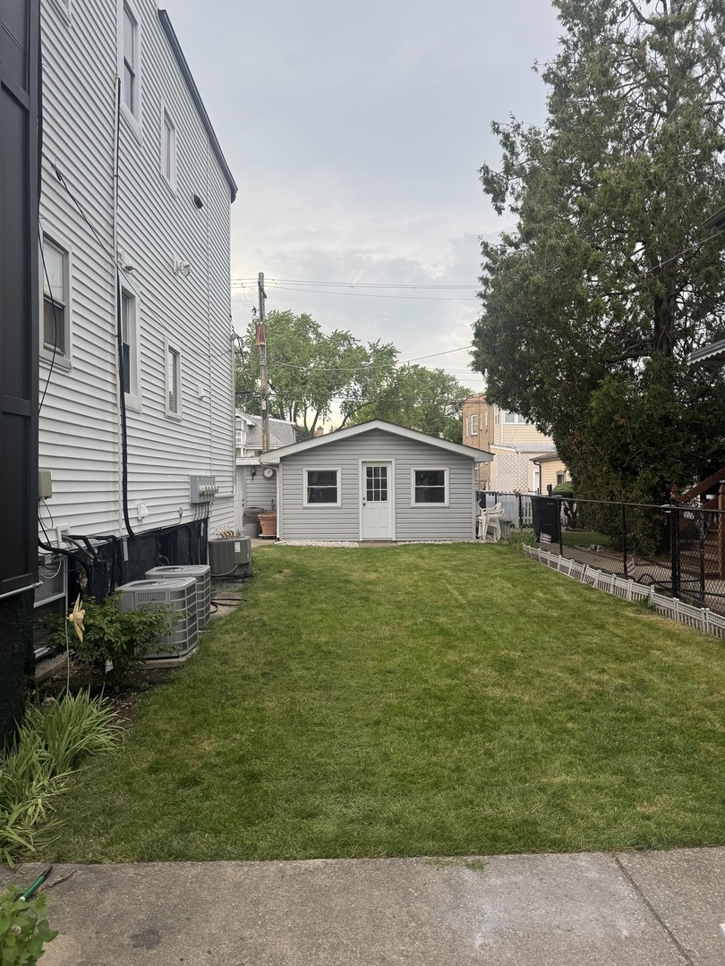 5632 West Berenice Avenue, Unit 3 Chicago, IL 60634 - Photo 6 of 6 a front view of a house with garden