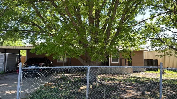 $1,800 | 119 Hillside Beach Drive, Little Elm, TX 75068