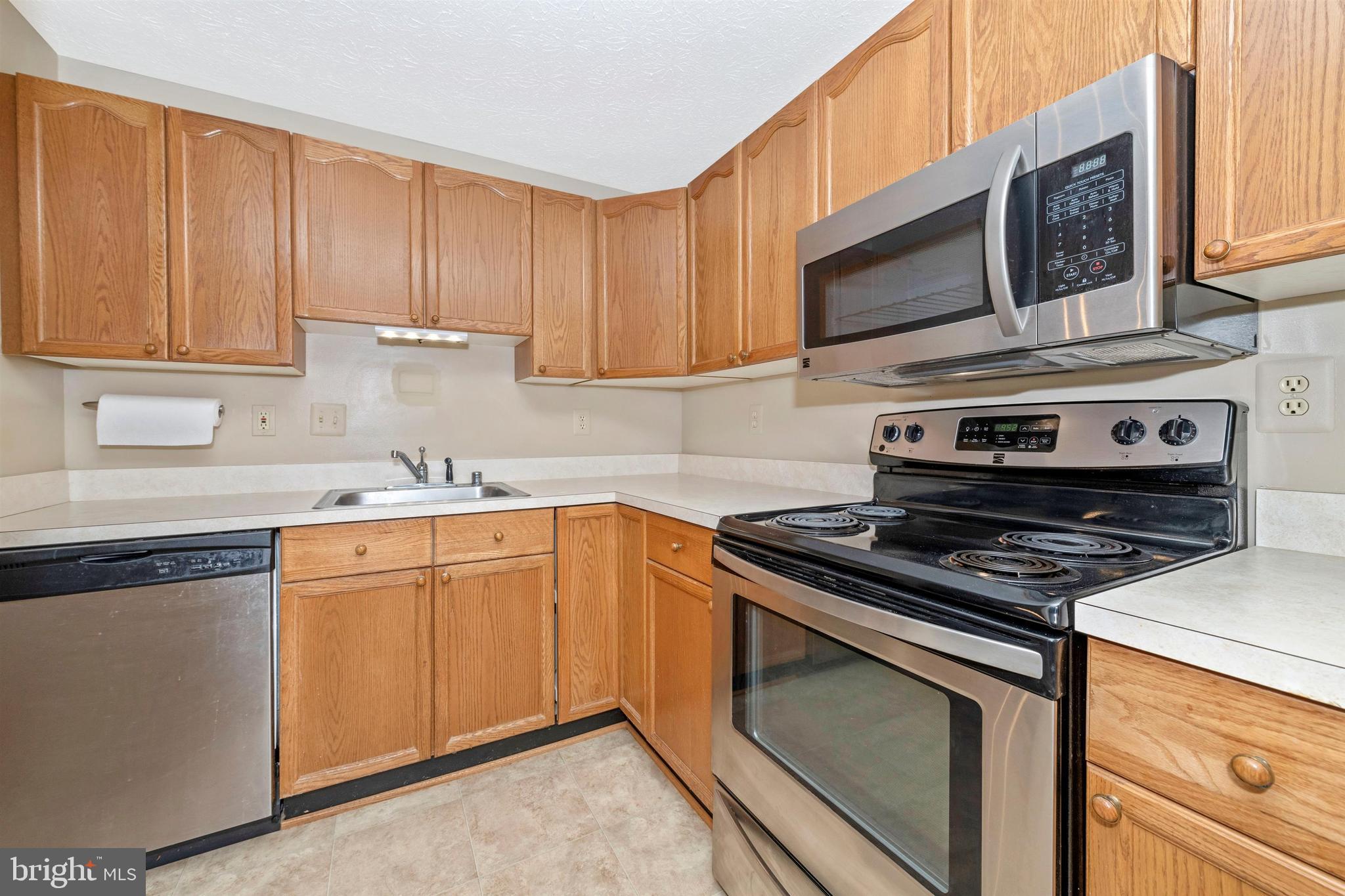 2100 Whitehall Road, Unit BC Frederick, MD 21702 - Photo 3 of 33 Great cabinet space!