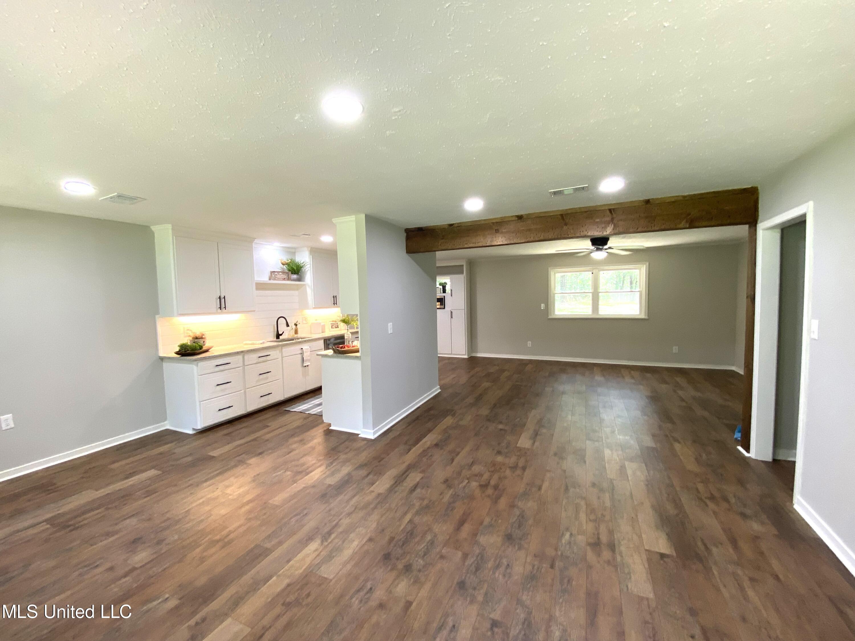 3553 McFarland Road Raymond, MS 39154 - Photo 7 of 47 LIVING ROOM