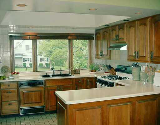 920 Fairview Road Pittsburgh, PA 15238 - Photo 2 of 8 Kitchen.