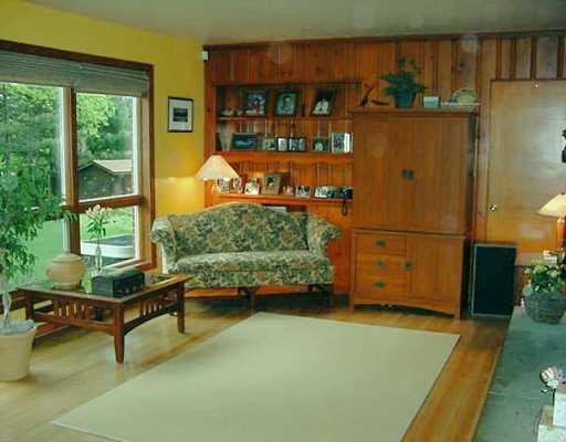 920 Fairview Road Pittsburgh, PA 15238 - Photo 6 of 8 Den/Family/Great Room.