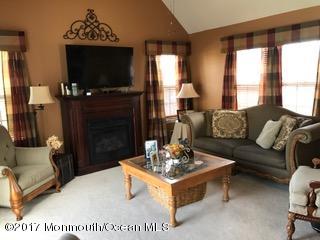 68 West Shenendoah Road Howell, NJ 07731 - Photo 4 of 31 IMG_5272