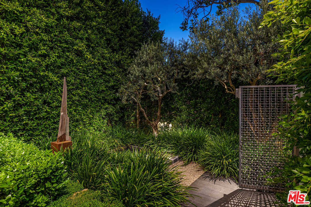 6236 Drexel Avenue Los Angeles, CA 90048 - Photo 3 of 33