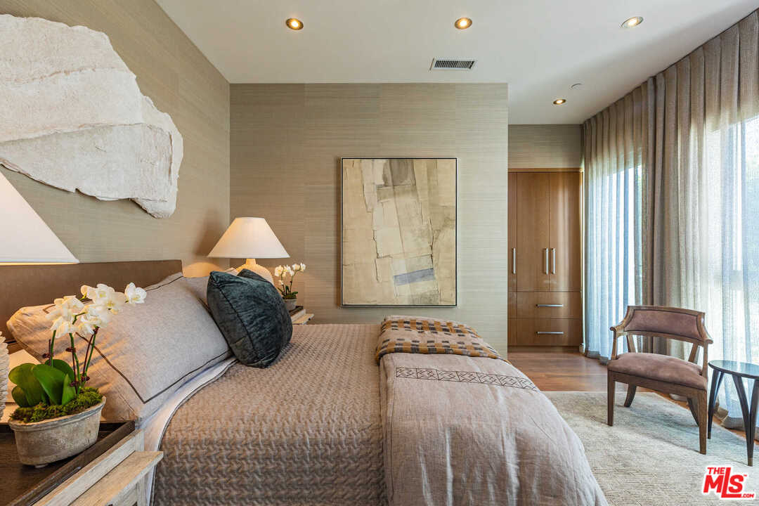 6236 Drexel Avenue Los Angeles, CA 90048 - Photo 29 of 33 a bedroom with a bed and a chair