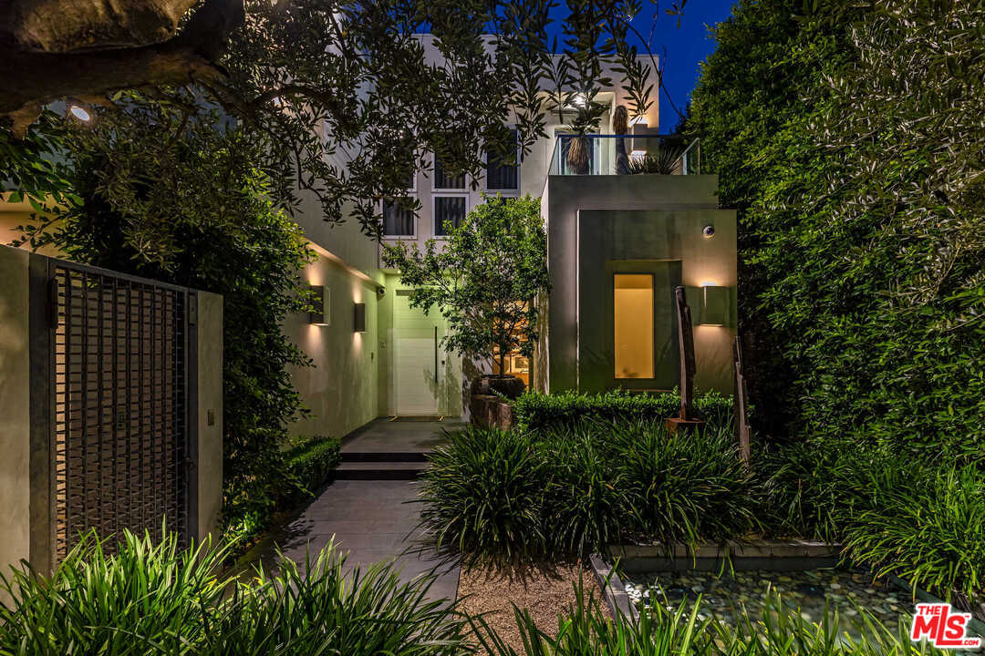 6236 Drexel Avenue Los Angeles, CA 90048 - Photo 33 of 33 a front view of a house having yard