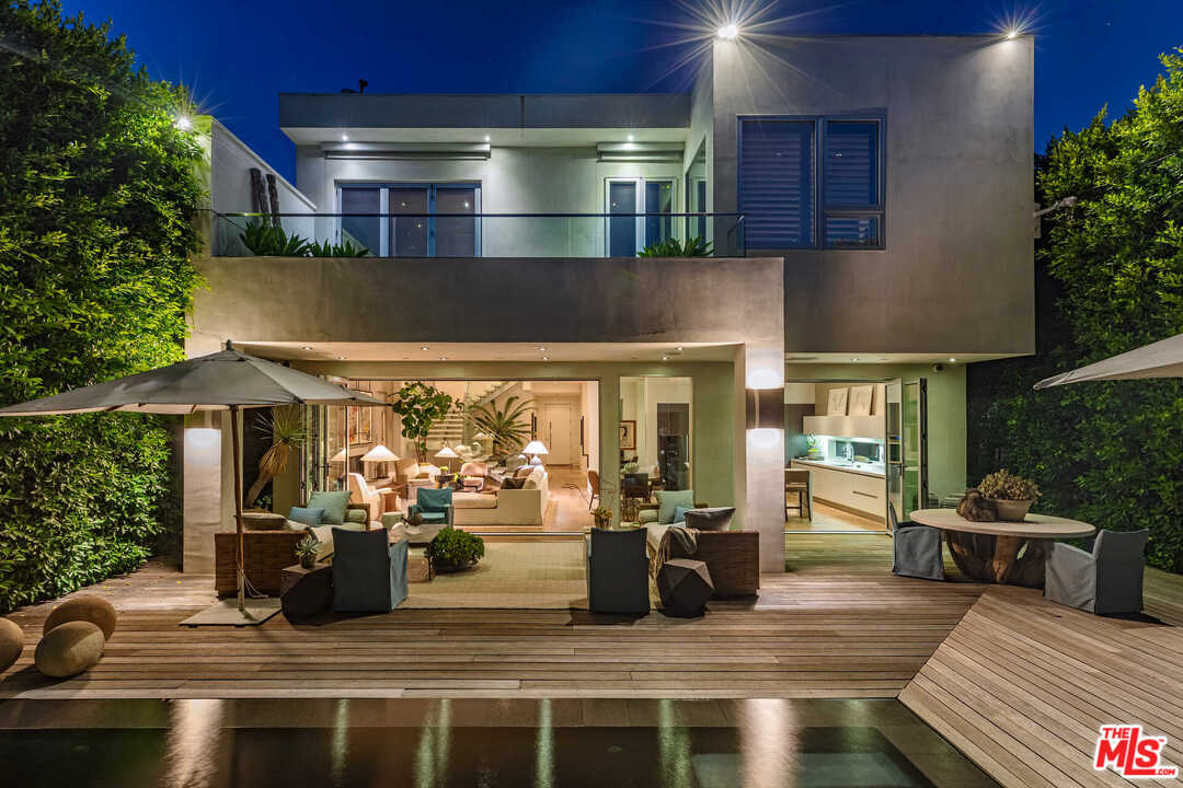 6236 Drexel Avenue Los Angeles, CA 90048 - Photo 7 of 33 a view of a living room with wooden floor