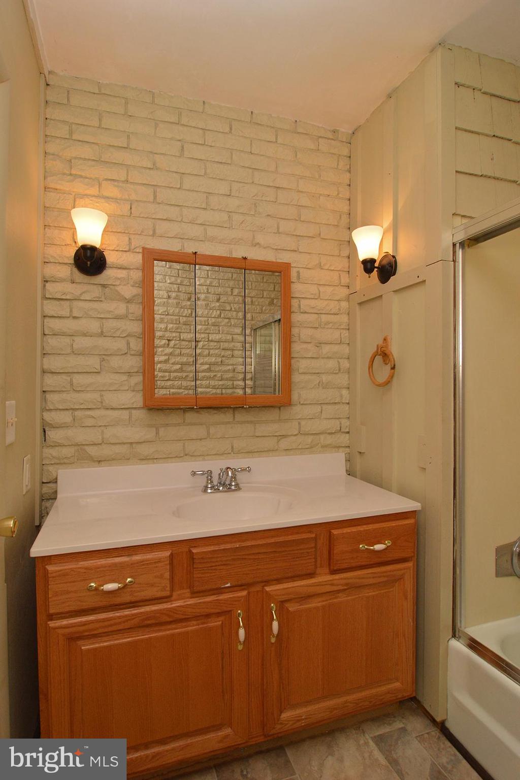446 Layfield Road Perkiomenville, PA 18074 - Photo 13 of 27 Gallery Image 13