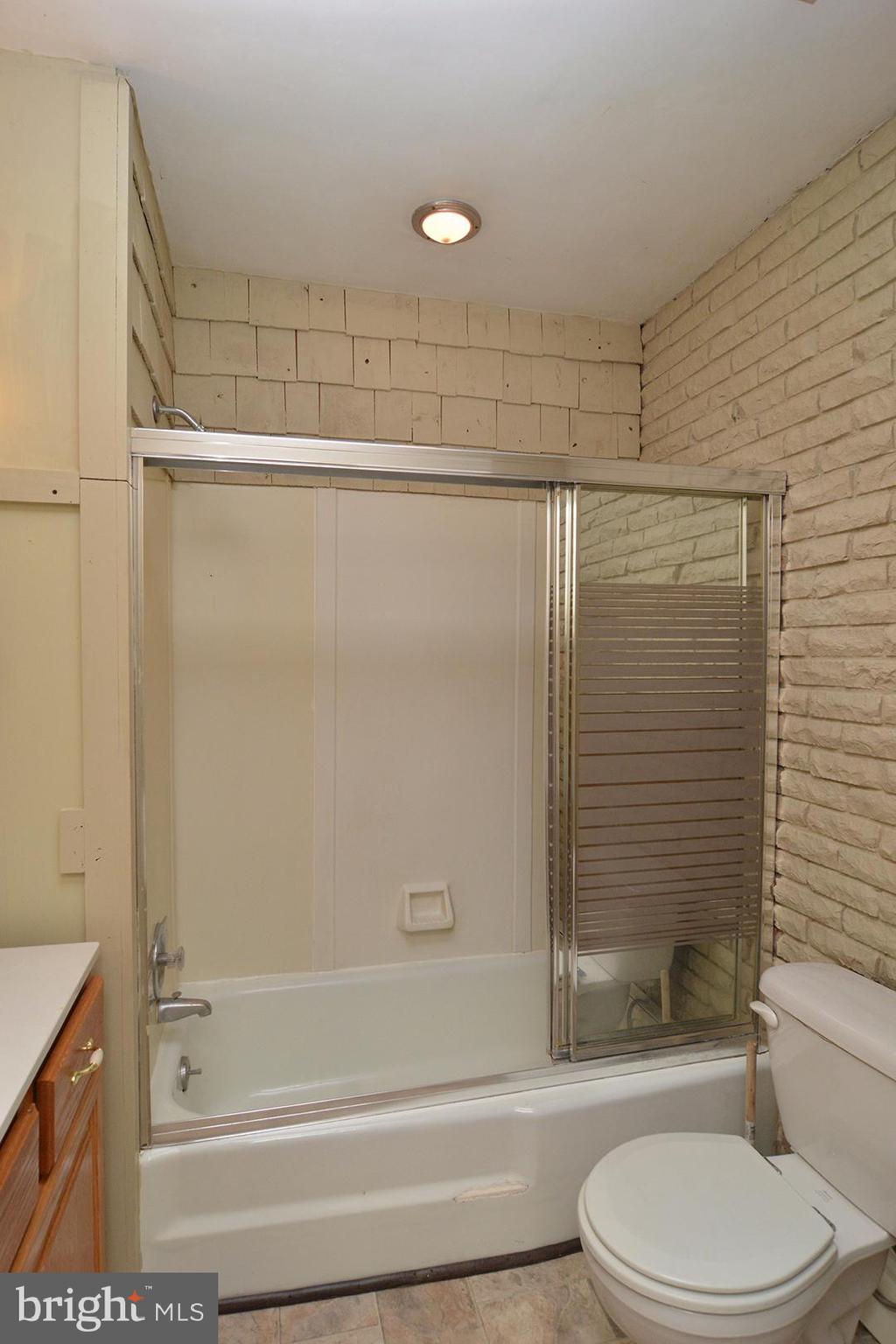 446 Layfield Road Perkiomenville, PA 18074 - Photo 14 of 27 Gallery Image 14