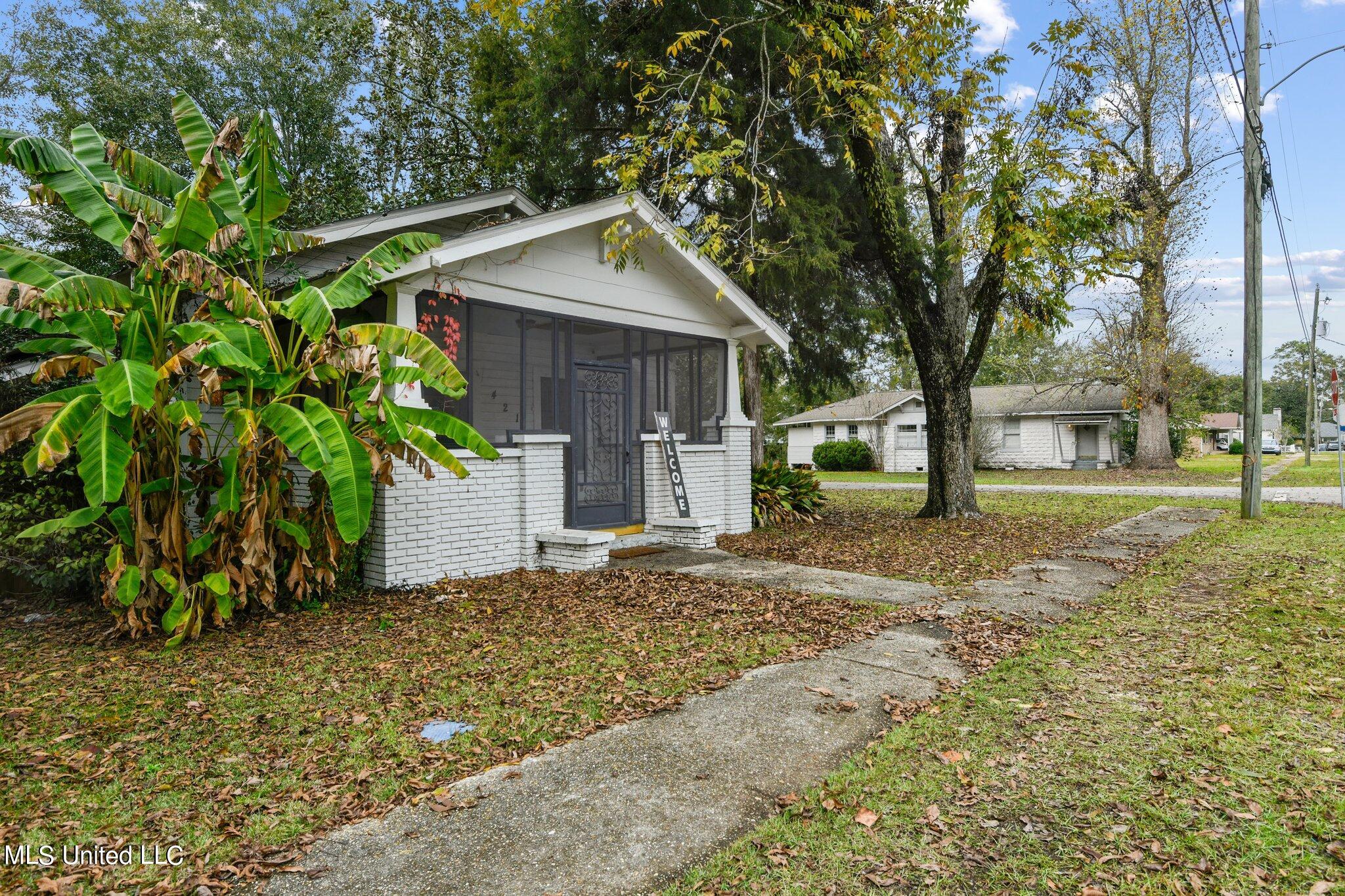 421 Pine Street Picayune, MS 39466 - Photo 3 of 15 Corner Lot!