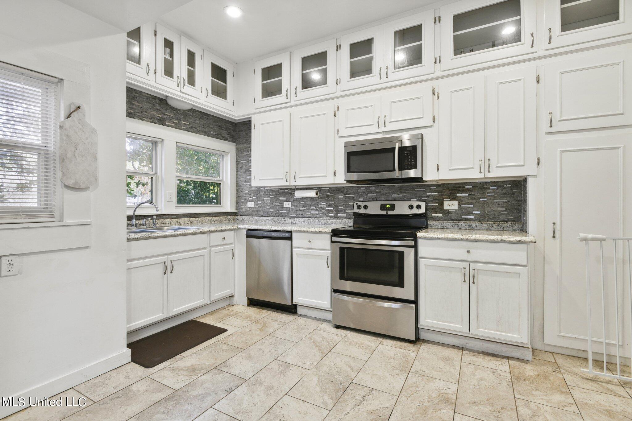 421 Pine Street Picayune, MS 39466 - Photo 10 of 15 Kitchen