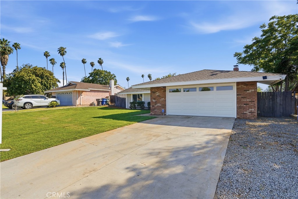 2924 Louisiana Place Riverside, CA 92506 - Photo 2 of 42 a front view of a house with garden