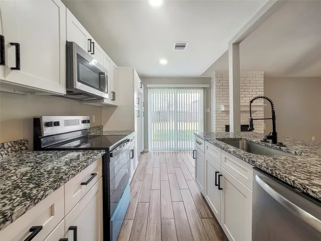 $1,700 | 12711 Greenshire Drive, Houston, TX 77048