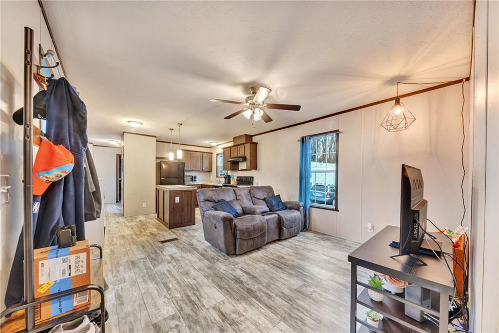 231 Falls Church Road Imperial, PA 15126 - Photo 3 of 13 Gallery Image 3