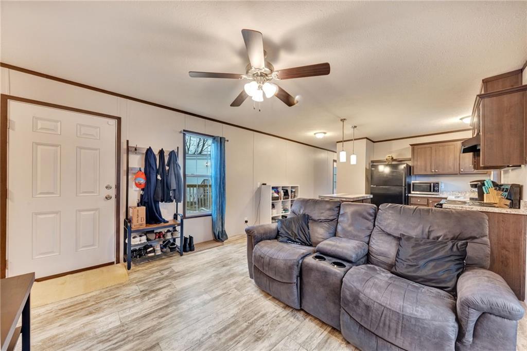 231 Falls Church Road Imperial, PA 15126 - Photo 4 of 13 Gallery Image 4