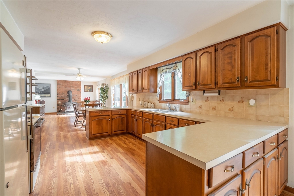 7 Howe Road Spencer, MA 01562 - Photo 5 of 40 Gallery Image 5
