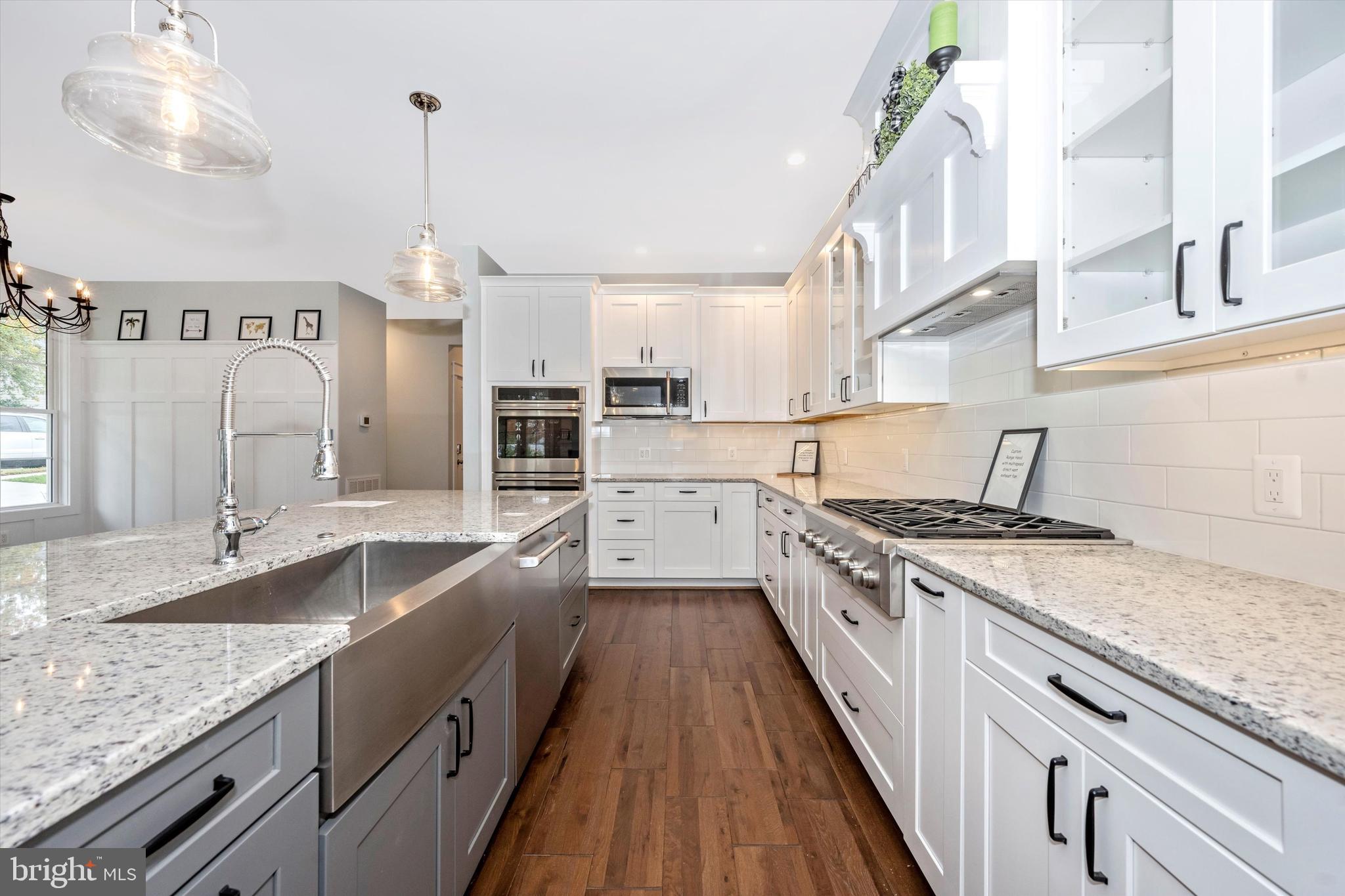 402 Pinewood Road Rockville, MD 20850 - Photo 23 of 57 Farm Sink & Gourmet 6 Burner GAS Cooktop