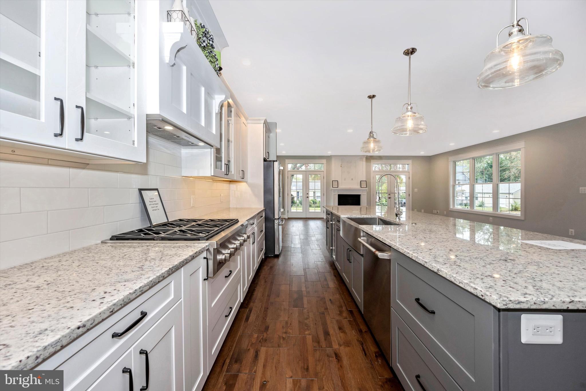 402 Pinewood Road Rockville, MD 20850 - Photo 24 of 57 Subway Ceramic Tile Backsplash