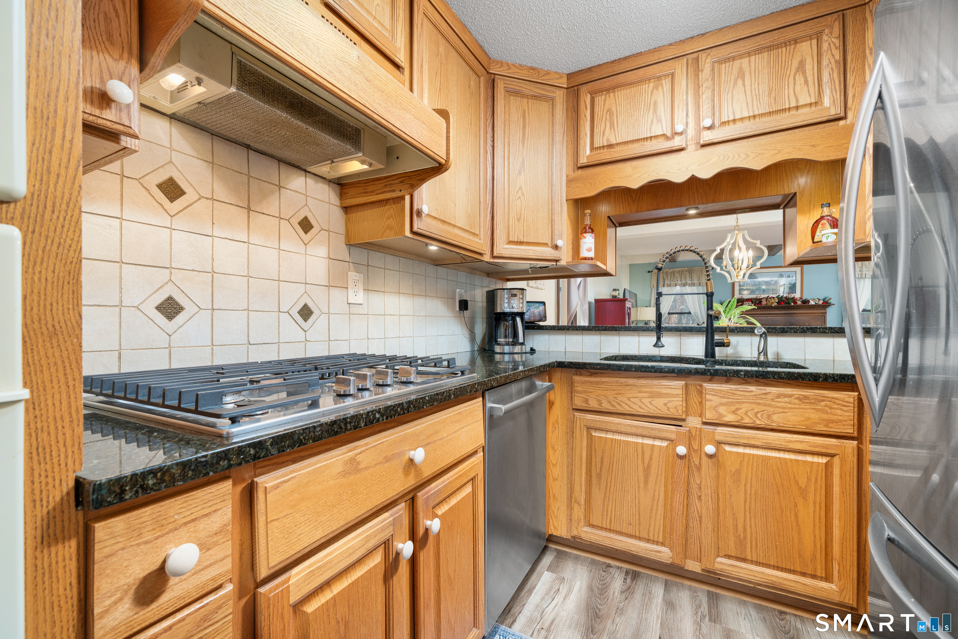 19 Tanner Crossing, Unit 19 Wethersfield, CT 06109 - Photo 12 of 40 1st Floor - Kitchen